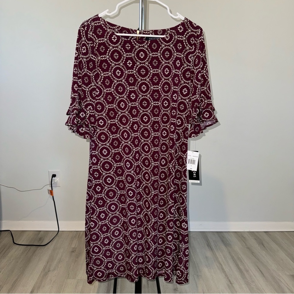 Perceptions Petite Short Sleeve Geometric Shift Dress in Wine Taupe Size Large